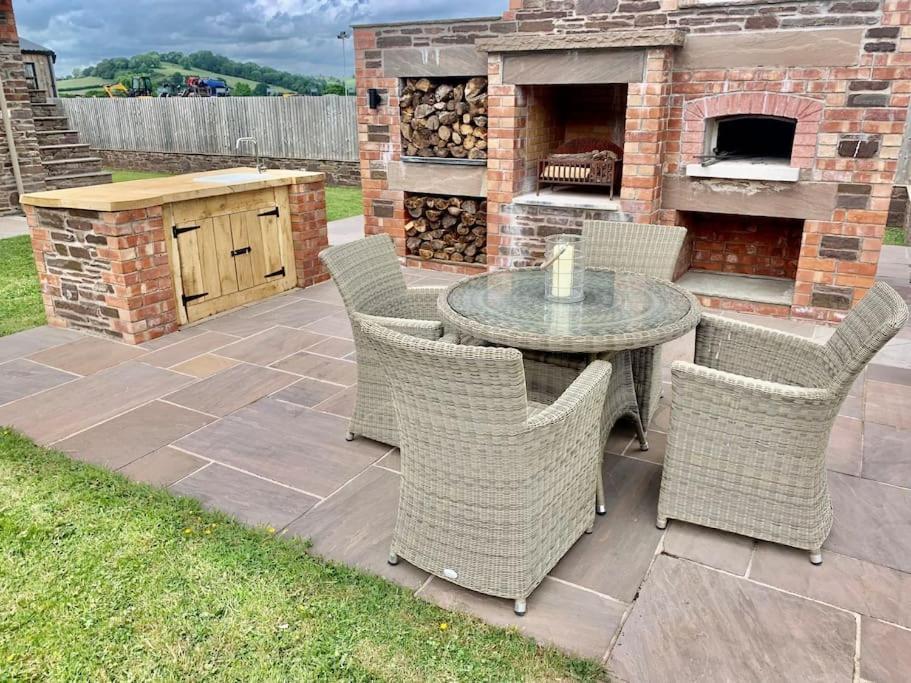 Coed Farm-Hot Tub-Sleeps 12-Near Brecon Villa Ngoại thất bức ảnh